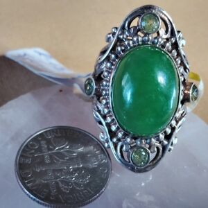 NWT- NATURALLY BEAUTIFUL GREEN- JADE AND PERIDOT STERLING SILVER RING. SIZE 6.5